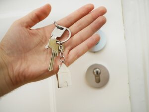 10 Tips for Buying a House on a Tight Budget