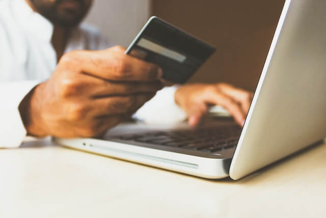 Online shopping: how to protect yourself from scams and frauds